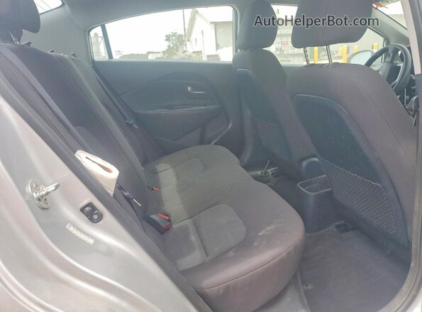 KNADM4A35H6108206 2017 KIA RIO Silver უკანა სალონის ხედი