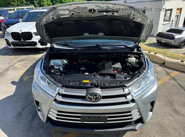 5TDBZRFH4JS906070 2018 TOYOTA HIGHLANDER Gray უკანა ხედი