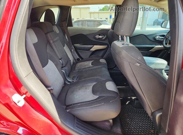 1C4PJLAS5HW617352 2017 JEEP CHEROKEE Red Вид підкапотного простору