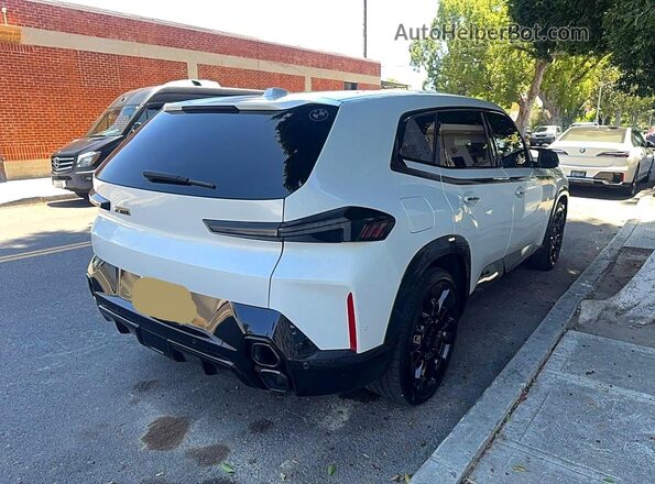5YM23CS02R9U56161 2024 BMW OTHER White Widok z przodu