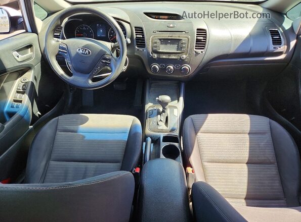 3KPFL4A71HE013024 2017 KIA FORTE White Սարքավորումների վահանակի տեսք