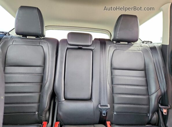 1FMCU0J9XKUB20278 2019 FORD ESCAPE White Вид задньої частини салону