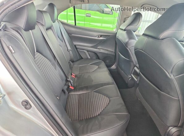 4T1G11AK1MU478357 2021 TOYOTA CAMRY Silver უკანა სალონის ხედი