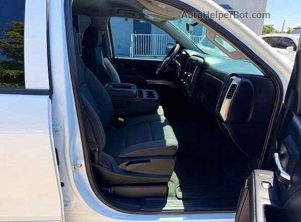 3GCPCRECXJG597832 2018 CHEVROLET SILVERADO Белый Вид панели приборов