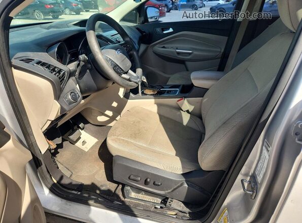 1FMCU9G90JUB48889 2018 FORD ESCAPE Серебряный Вид панели приборов