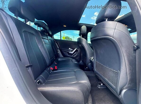 W1K3G4FB9MJ267992 2021 MERCEDES-BENZ A White Vista interior delantera