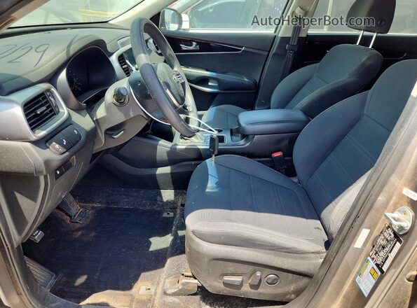 5XYPG4A5XKG483053 2019 KIA SORENTO Silver Vista del salpicadero