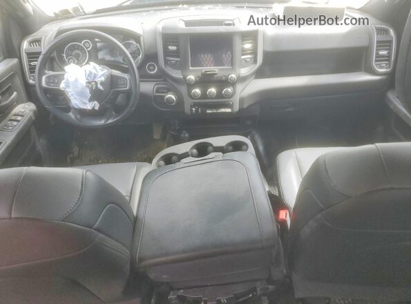 3C6UR5CJ9RG153243 2024 RAM 2500 Gray Widok zestawu wskaźników