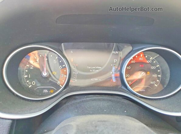3C4NJCBB5JT256996 2018 JEEP COMPASS Charcoal Widok tylnych siedzeń