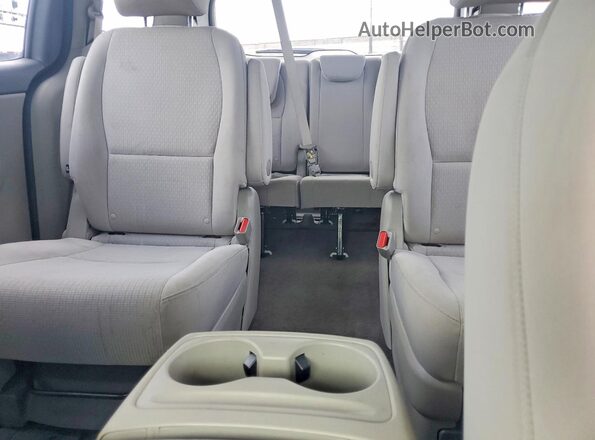 KNDMA5C18H6261174 2017 KIA SEDONA Silver უკანა სალონის ხედი