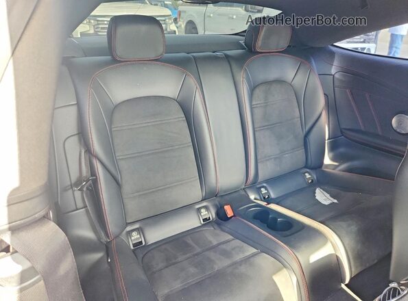WDDWJ6EB8JF671327 2018 MERCEDES-BENZ C Red Widok wnętrza z tyłu