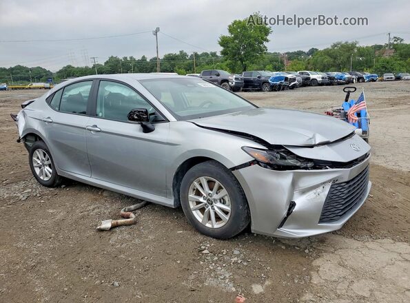 4T1DAACK0SU127758 2025 TOYOTA CAMRY Silver Դիմացի տեսք