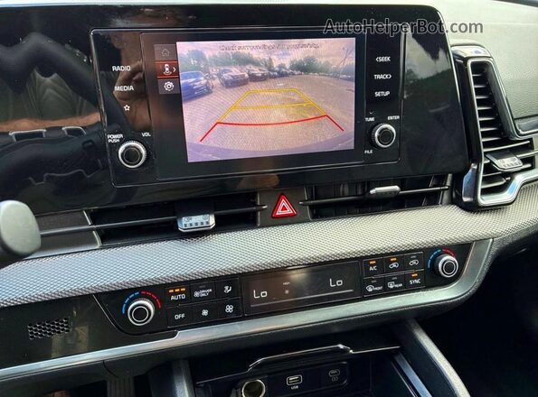 KNDPUCAG1P7101680 2023 KIA SPORTAGE White Vista del compartimento del motor