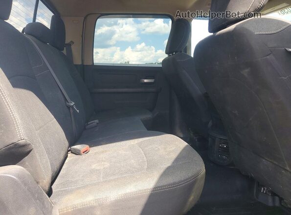 3C6UR5CJ3KG676778 2019 RAM 2500 White Vista interior trasera