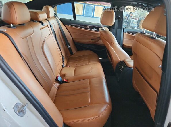 WBAJA9C59JB249025 2018 BMW 5 SERIES White Widok wnętrza z tyłu