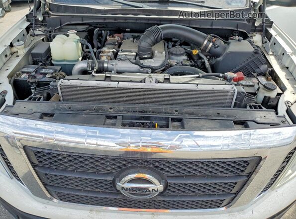 1N6BA1F11HN512017 2017 NISSAN TITAN White Вид підкапотного простору