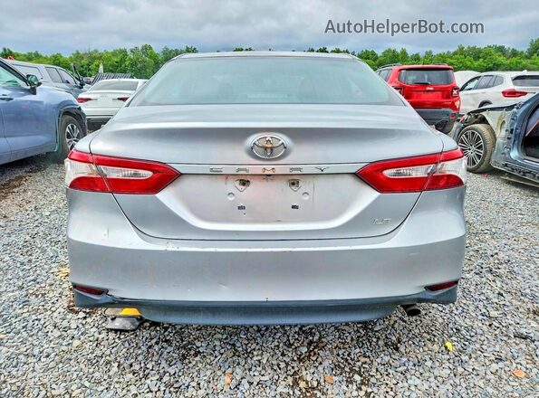 4T1B11HK6JU075468 2018 TOYOTA CAMRY Silver Սալոնի դիմացի տեսք
