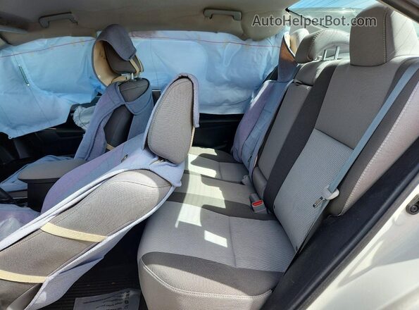 5YFBURHE5KP941857 2019 TOYOTA COROLLA Белый Вид задней части салона