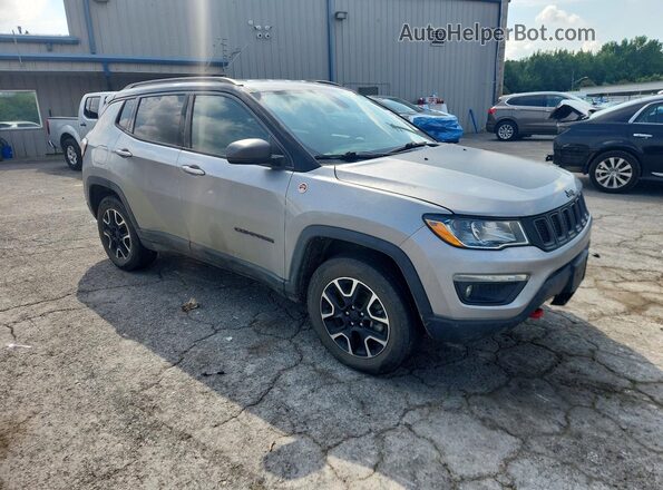 3C4NJDDBXLT195280 2020 JEEP COMPASS Серый Вид спереди