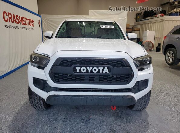 5TFAX5GN8HX102096 2017 TOYOTA TACOMA White Rear view