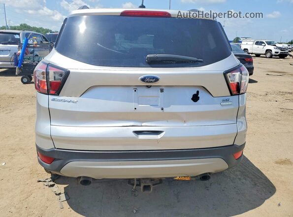 1FMCU0GD4JUB22229 2018 FORD ESCAPE Silver წინა სალონის ხედი