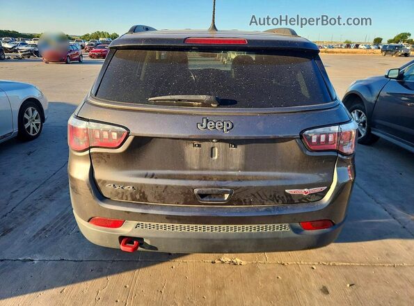 3C4NJDDB5JT451662 2018 JEEP COMPASS Gray Widok wnętrza z przodu