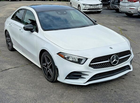 WDD3G4FB4KW023764 2019 MERCEDES-BENZ A-CLASS Белый Вид спереди
