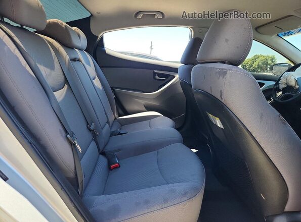 5NPDH4AE8GH667083 2016 HYUNDAI ELANTRA Silver Widok wnętrza z tyłu