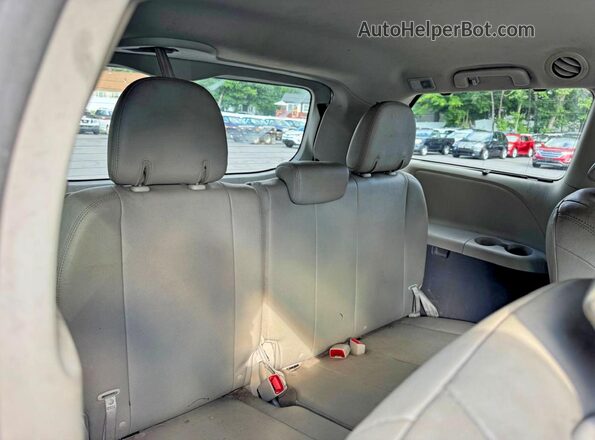 5TDDZ3DC4HS159092 2017 TOYOTA SIENNA White Вид щитка приладів