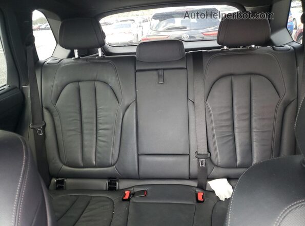 5UXCR4C04LLT19991 2020 BMW X5 White Widok wnętrza z tyłu