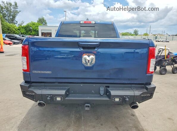 1C6RREFM1NN446485 2022 RAM 1500 Blue Widok wnętrza z przodu