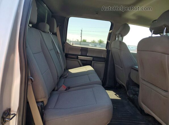 1FTFW1E50JKF63543 2018 FORD F150 Silver Widok wnętrza z tyłu