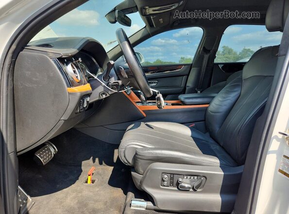 SJAAM2ZV9LC029665 2020 BENTLEY BENTAYGA Белый Вид панели приборов