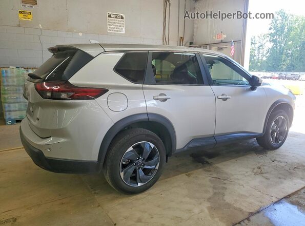 JN8BT3BA7RW350537 2024 NISSAN ROGUE Silver Передня права чверть
