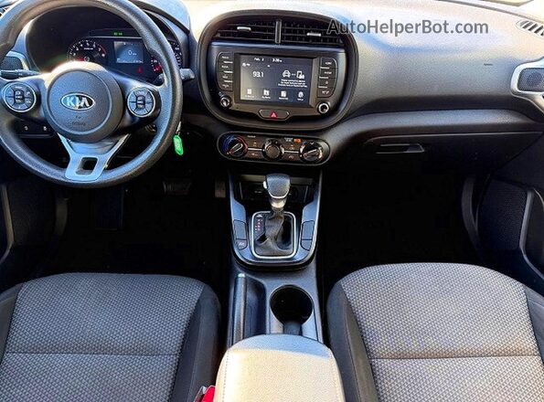 KNDJ23AU7L7011770 2020 KIA SOUL Угольный Вид щитка приборов