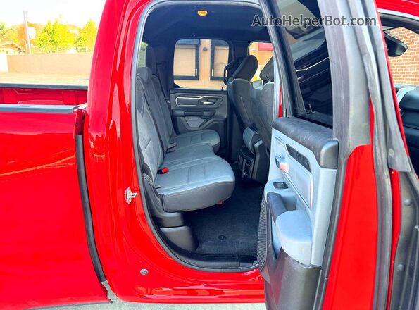 1C6RREBG8PN592935 2023 RAM 1500 Red Vista interior delantera