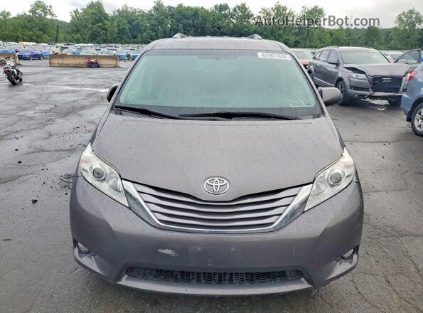 5TDYZ3DC3HS890503 2017 TOYOTA SIENNA Gray უკანა ხედი