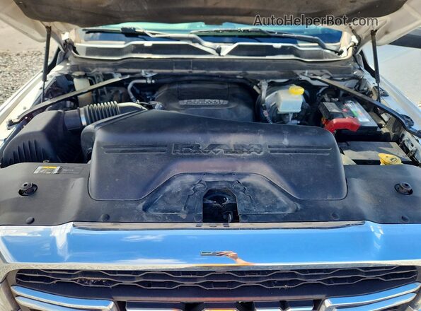 3C6UR5CJ6LG274688 2020 RAM 2500 White Engine compartment view