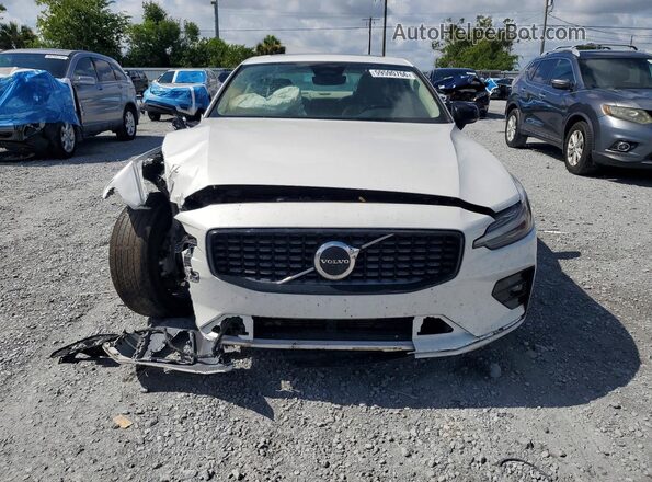 7JRL12FJ5SG369129 2025 VOLVO S60 White Հետևի տեսք