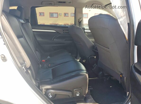 5TDZZRFH9KS304166 2019 TOYOTA HIGHLANDER White Вид задньої частини салону