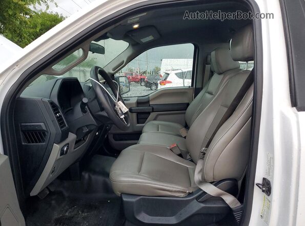 1FTMF1CB7KKE68494 2019 FORD F150 White Вид панелі приладів
