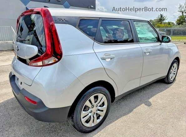 KNDJ23AU5L7098729 2020 KIA SOUL Silver Przód prawy