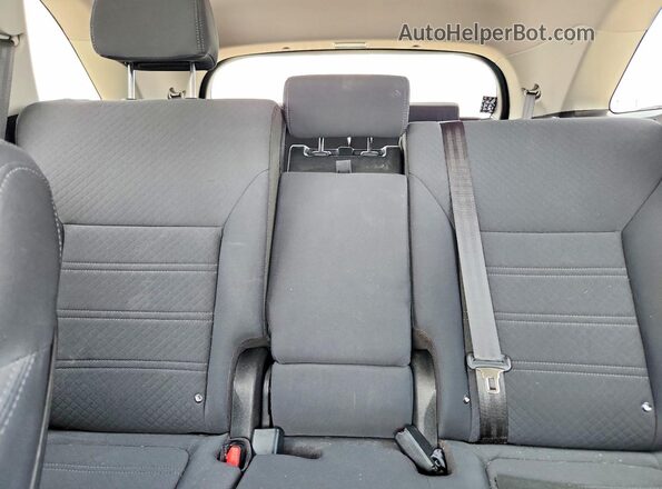 5XYPGDA36JG414101 2018 KIA SORENTO Gray Vista interior trasera
