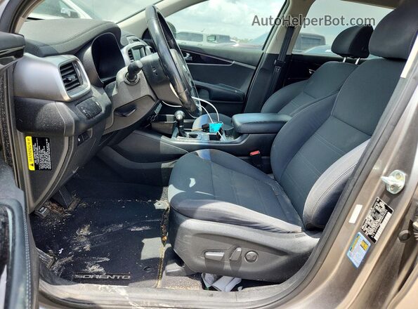 5XYPGDA36JG414101 2018 KIA SORENTO Gray Vista del salpicadero
