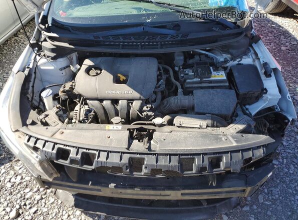 3KPFK4A74JE222296 2018 KIA FORTE White უკანა სალონის ხედი
