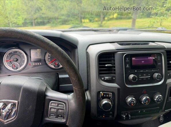 1C6RR7FG8KS504515 2019 RAM 1500 Black წინა სალონის ხედი