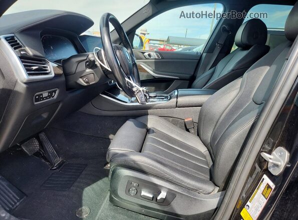 5UXCR4C09M9G71045 2021 BMW X5 Black Առջևի վահանակի տեսք