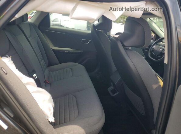 3KPFU4DE6SE203285 2025 KIA K4 Угольный Вид задней части салона