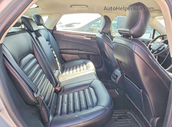 3FA6P0CD3KR270515 2019 FORD FUSION Silver Widok wnętrza z tyłu