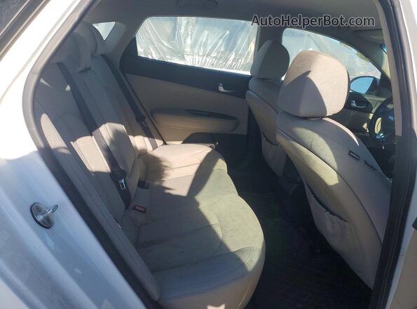 5XXGT4L33JG191772 2018 KIA OPTIMA White Vista interior trasera